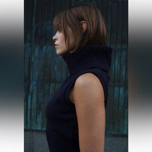 ZARA HIGH COLLAR KNIT SHORT VEST